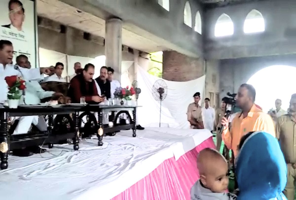 IPH minister Mahender Thakur Hits out at officer in Jan Manch programme himachal