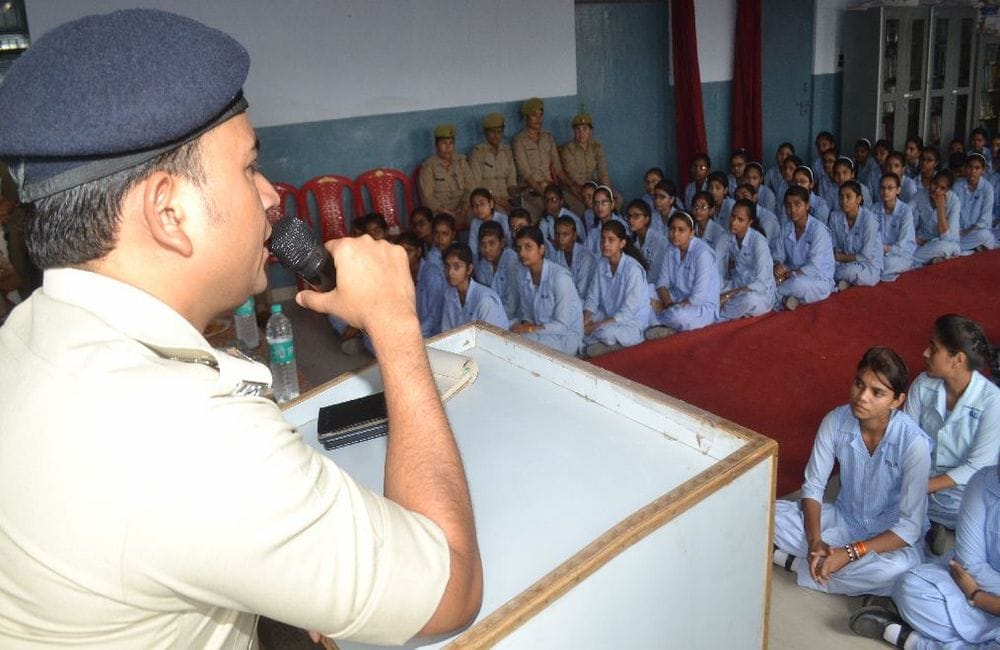 Amar Ujala foundation Police ki Pathshala in etah