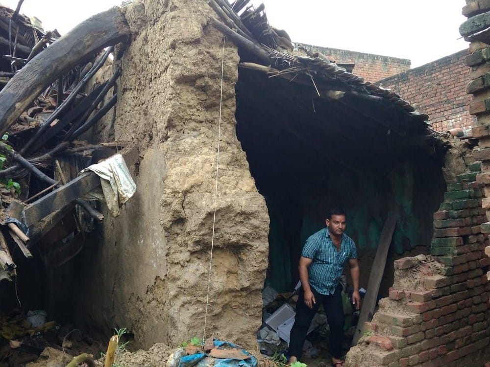 3 houses fell due to rain