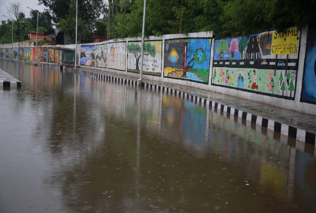 heavy rainfall in jammu region caused several difficulty for people 