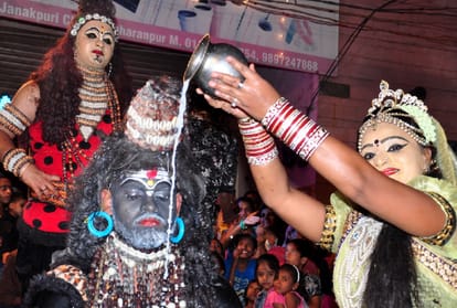 Kanwar yatra pligrims walking along with 110 feet tall tricolor and 20 feet of trishula