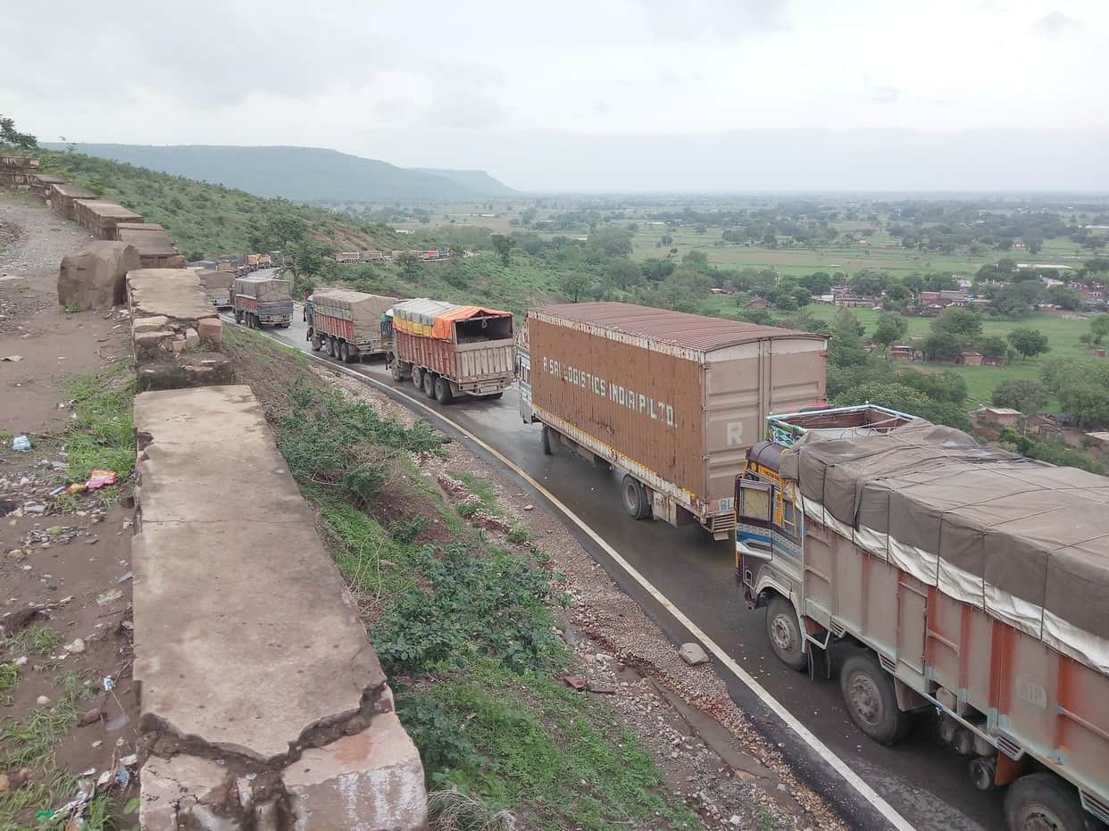Is livelihood of 7 crore families stuck in crisis who depend on trucks in recession