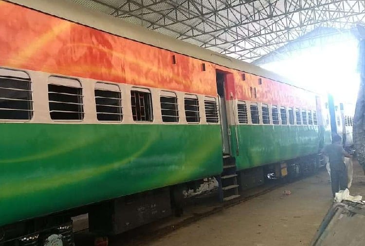 Indian Railway Tiranga Train Running on Track from 15 August