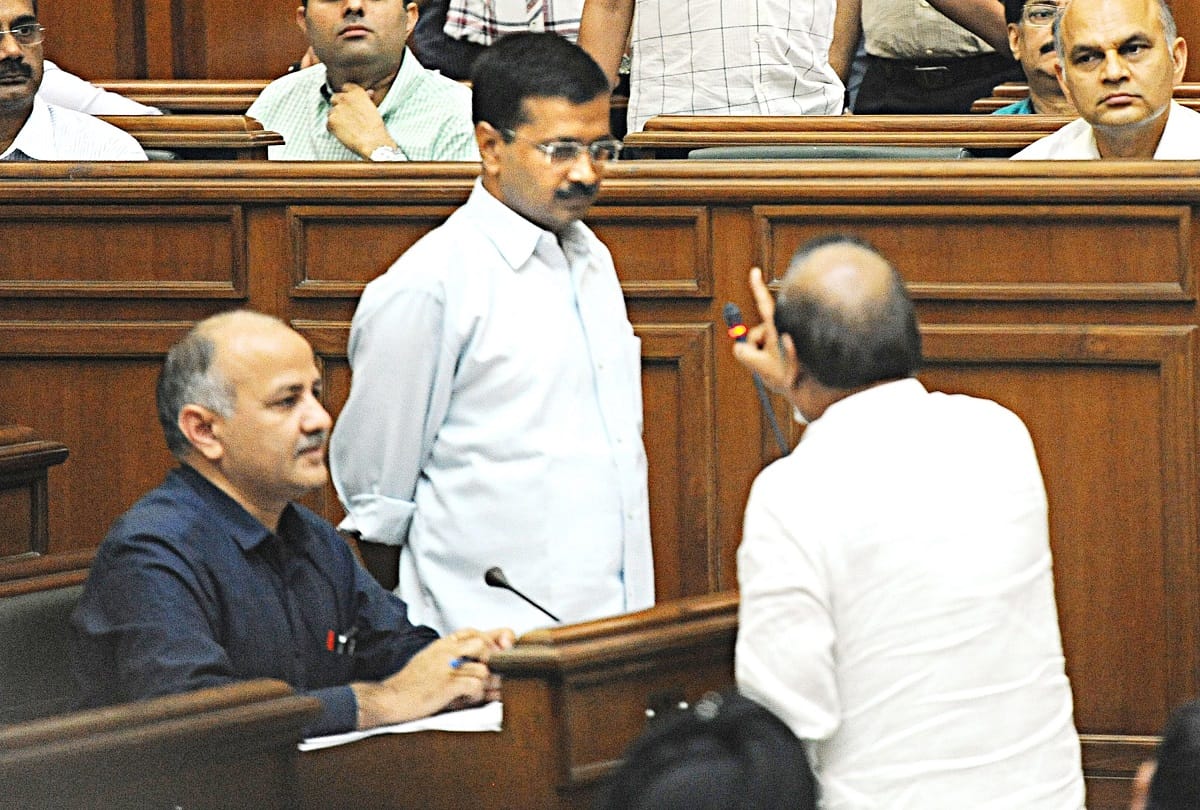 five reasons why aam aadmi party leaders quitting party one by one