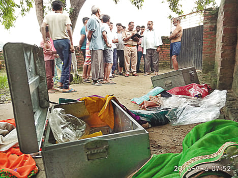 Housekeepers sleep, thieves cash out