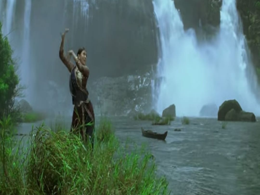 Know about the athirapally waterfall in Kerala