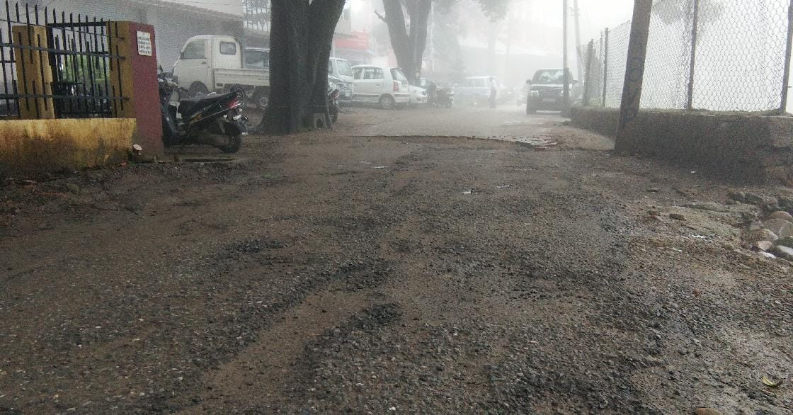 नाहन शहर की सड़कें खस्ता, लग रहे झटके