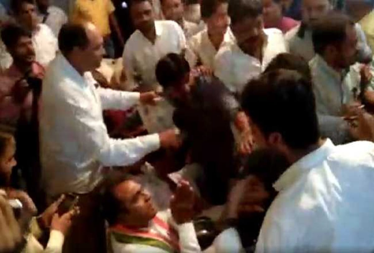 Congress leader bavaria says- learn discipline from RSS worker