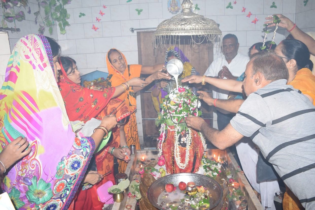 बोल बम के जयघोष से गूंजे ग्राम्यांचल के शिवालय