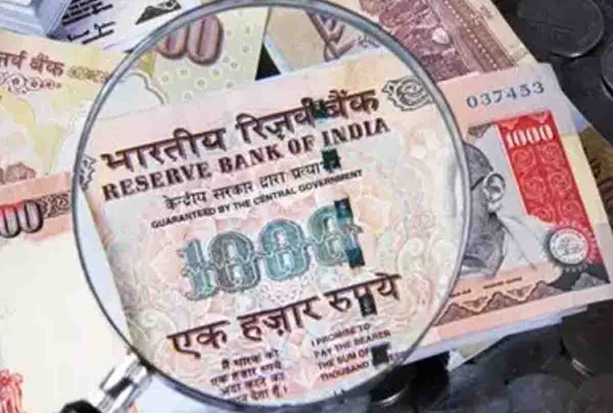 Report on bank manager and cashier on deposited counterfeit notes 