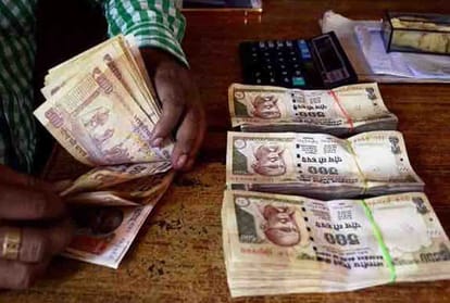 Report on bank manager and cashier on deposited counterfeit notes 