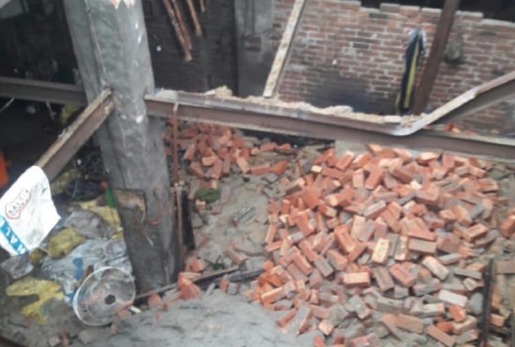  Factory roof collapses in sangroor,  death of a laborer 