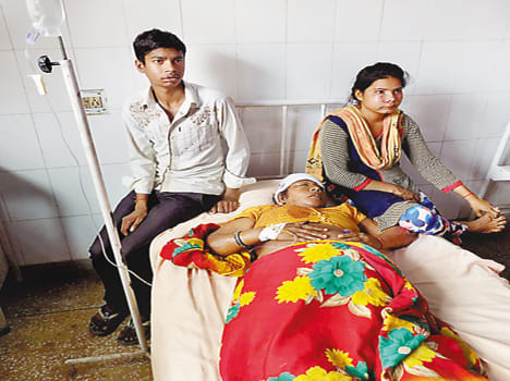 Two houses wounded, six injured in farrukhabad
