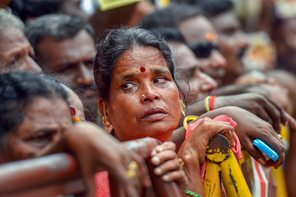After the death of Karunanidhi, the abusive supporters, demolition outside the hospital