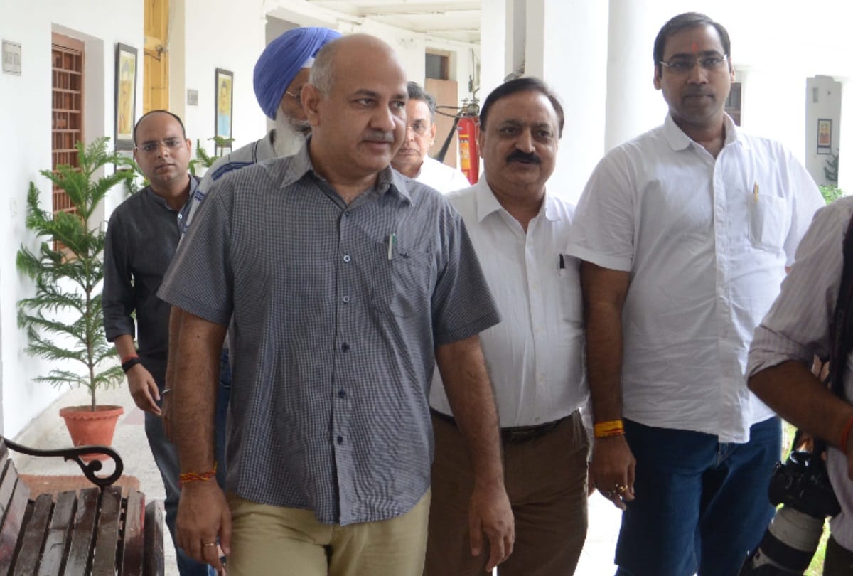 manish sisodia gets permission of modi government to go moscow for World Education Conference