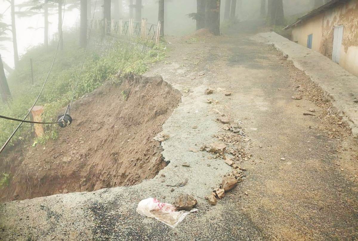 बारिश से दर्जनों रूटों पर नौ घंटे ठप रहा यातायात