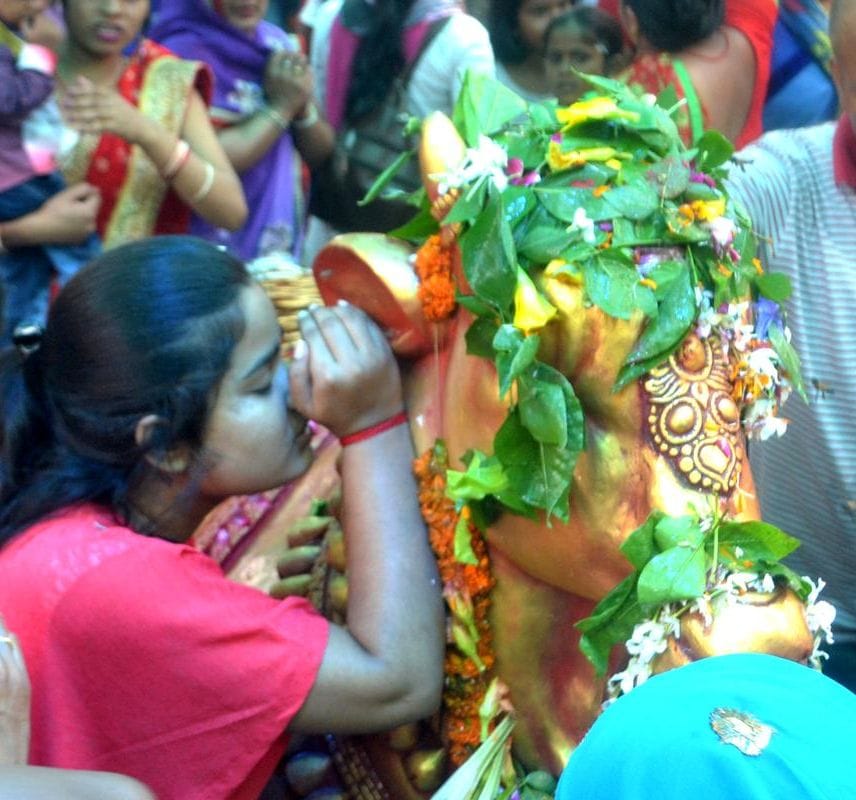 Relay of the devotees from morning to Bhairobaba and Bhavnath temple