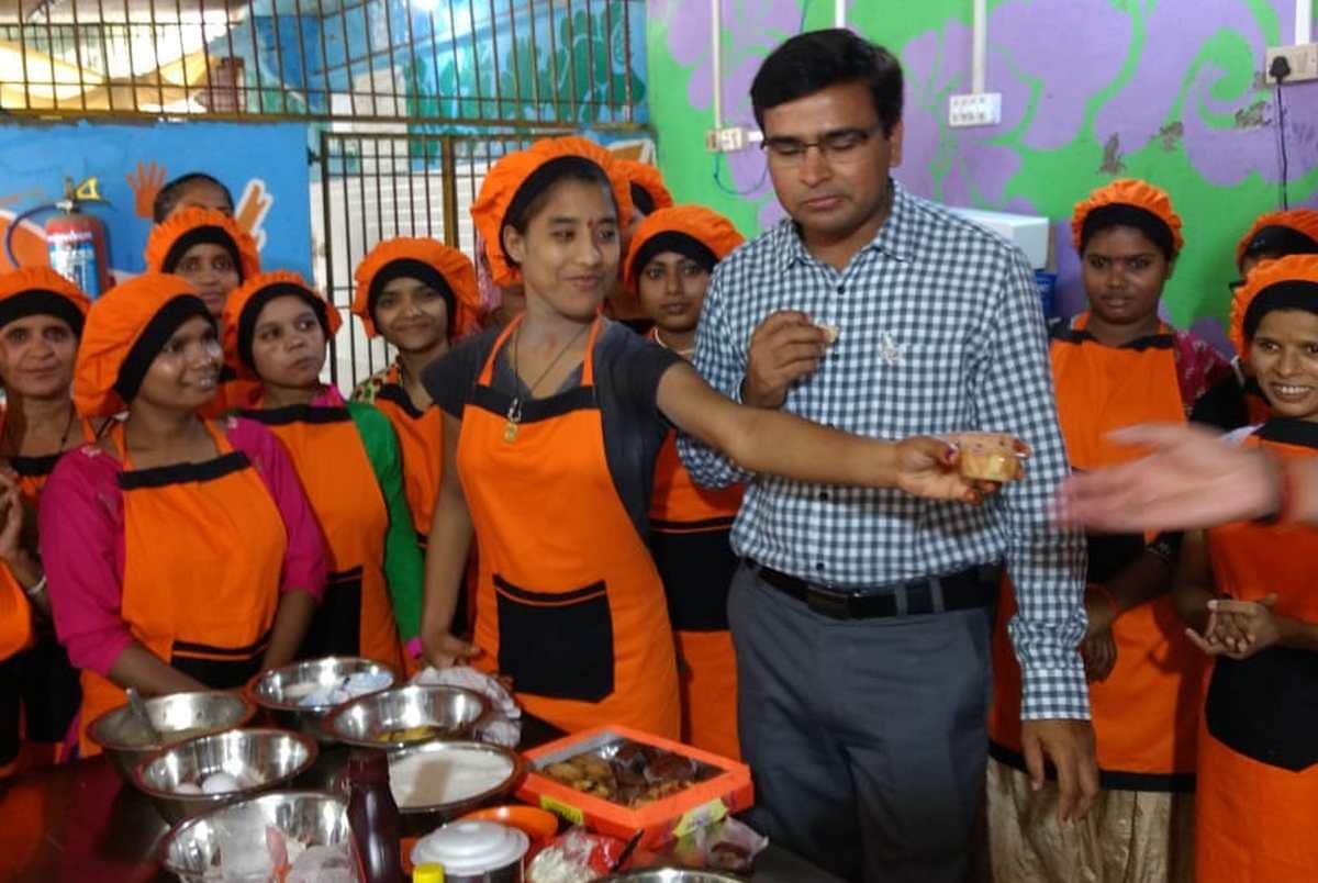 Varanasi DM visit shelter home after deoriya case busted