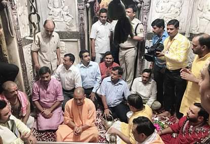 Security guidelines break during CM yogi visit kashi vishwanath temple