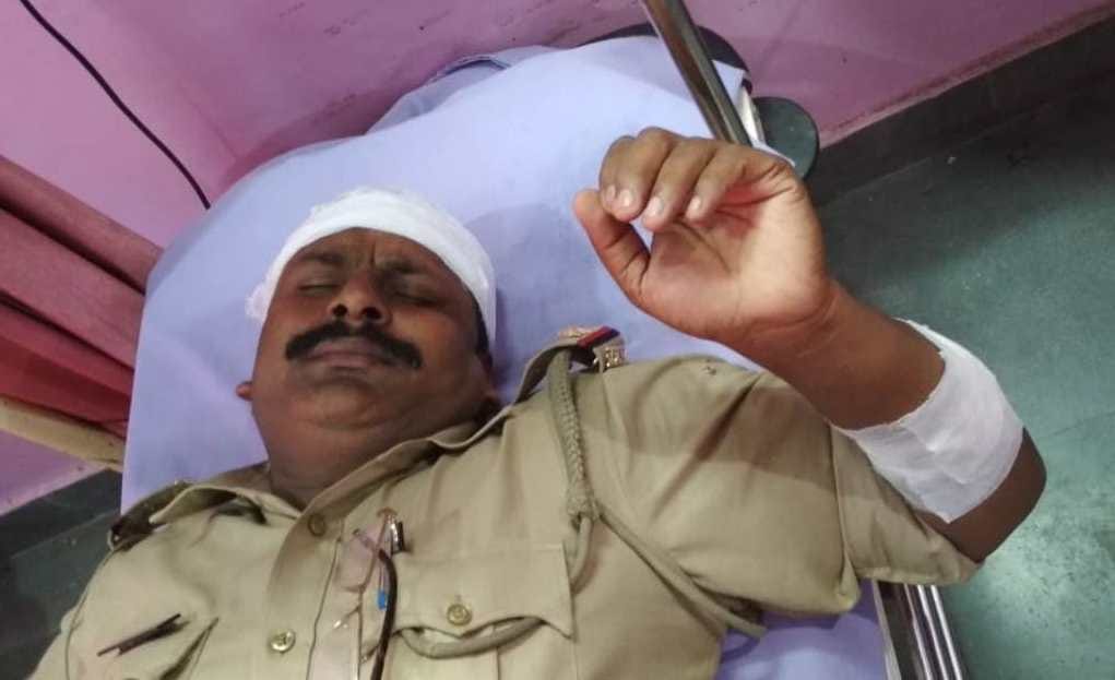 Varanasi police officer injured due to attack by smuggler family 