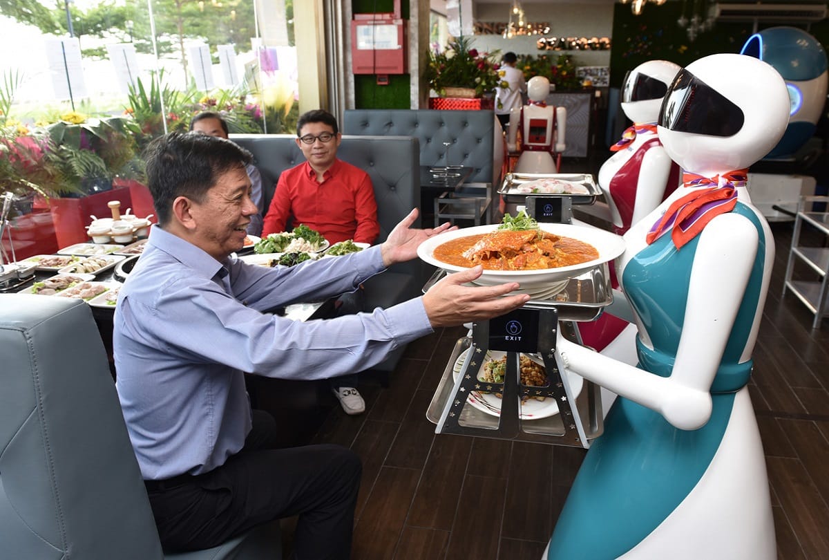 The robots began to grow, the job of waiters snatching in Chinese restaurant