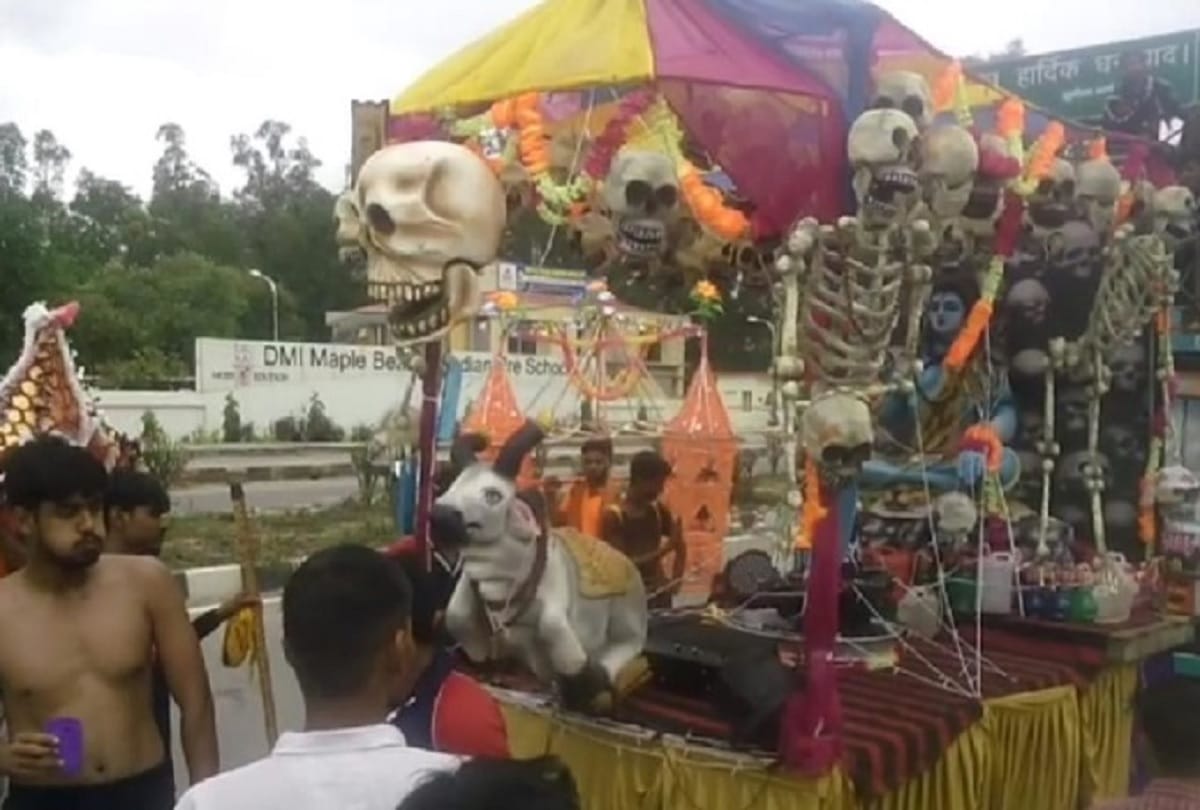 Kanwar Yatra 2018 Humankind and skeletal Kanwar in meerut