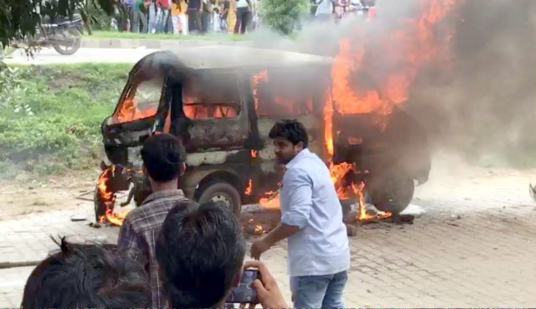 van get fired in amroha  eight people burn