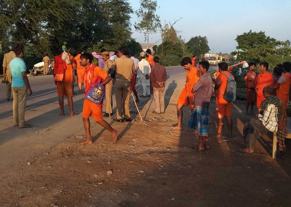 kanwariya killed in road accident when magic hit them at jaunpur