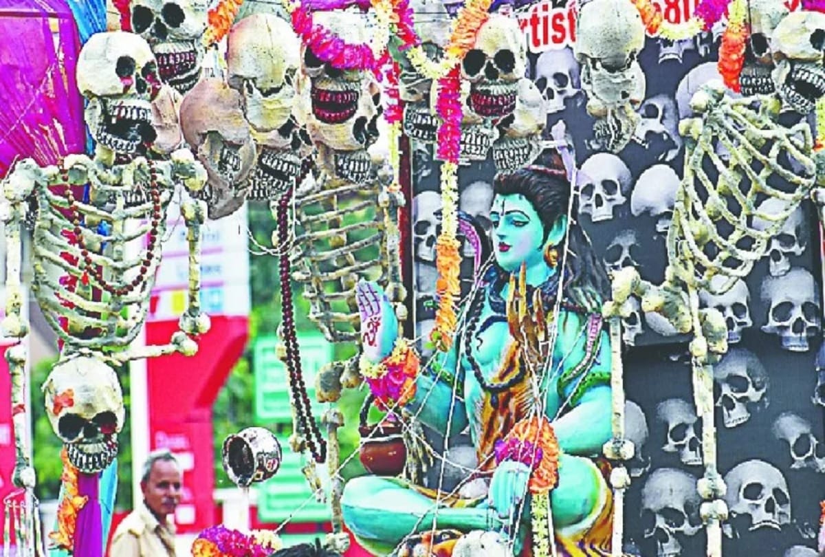 Kanwar Yatra 2018 Humankind and skeletal Kanwar in meerut