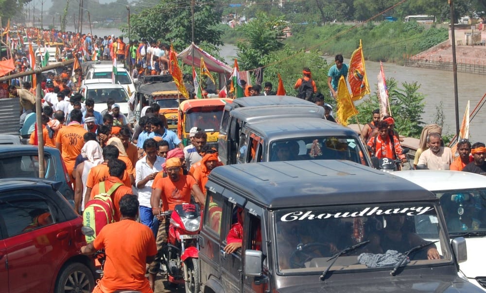 two kanwar devotee death and more than 100 injured