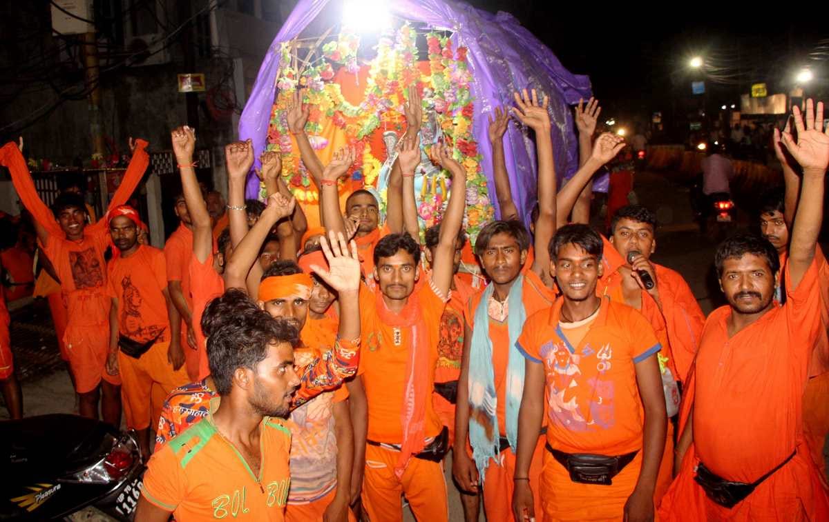 Sawan teras more than laks devotees take blessing at kashi vishwanath temple