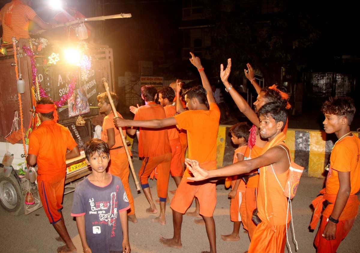 Sawan teras more than laks devotees take blessing at kashi vishwanath temple