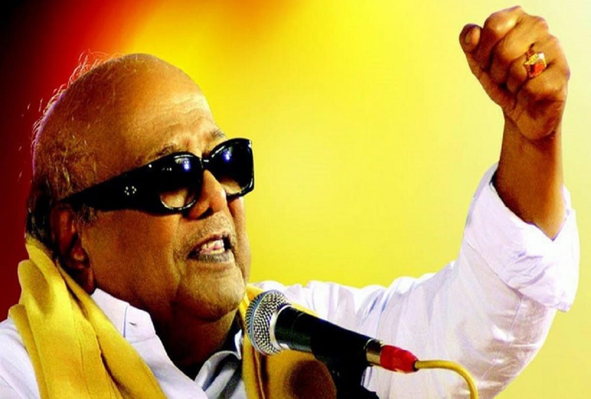 Tamilnadu ex cm m karunanidhi was addressed as Kalaignar by his supporters