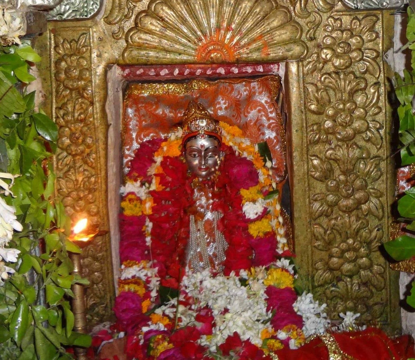 Shardiya Navratri 2020 these six things donate to kanya during the Kanya pujan