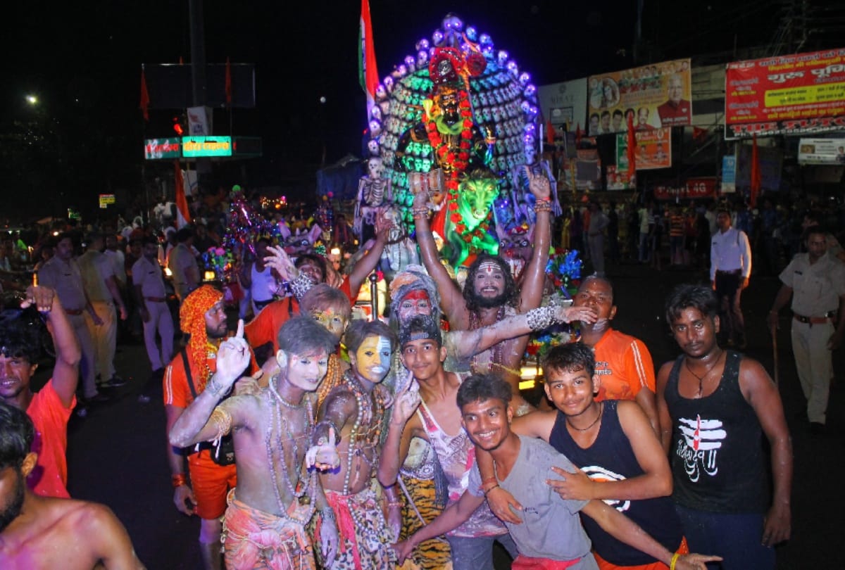 Kanwar Yatra 2018 Humankind and skeletal Kanwar in meerut