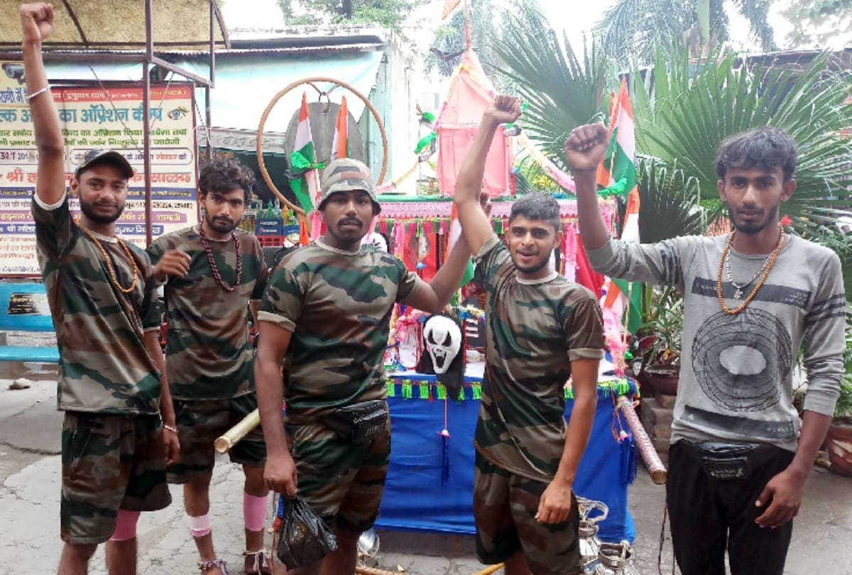 in Kawand Yatra youth shows anger againest Pakistan  see in pictures