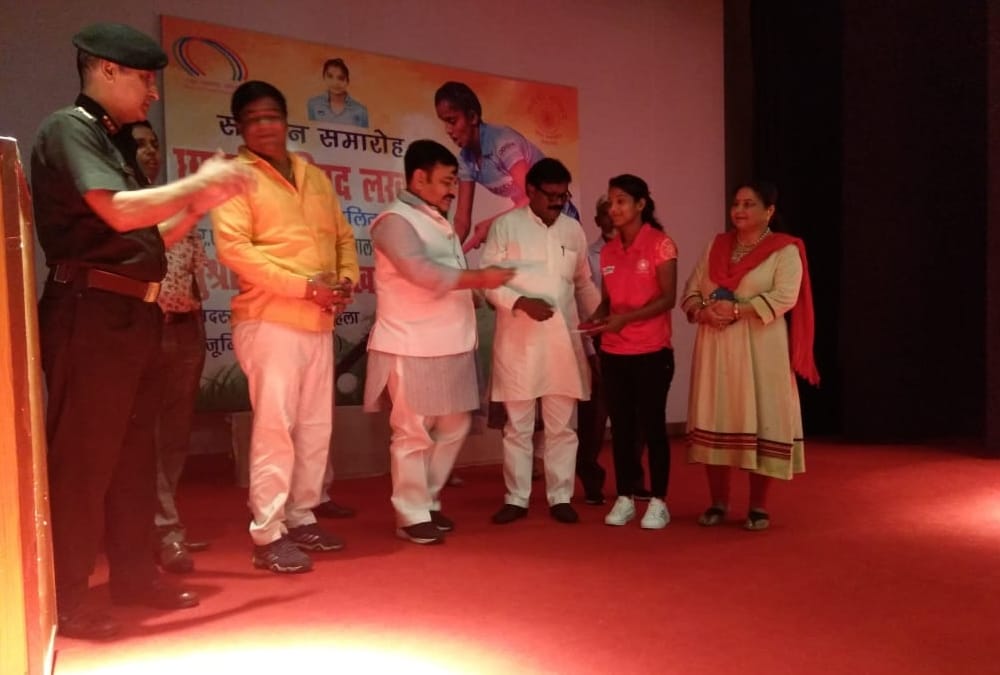 hockey player mumtaz khan to be honoured in lucknow.