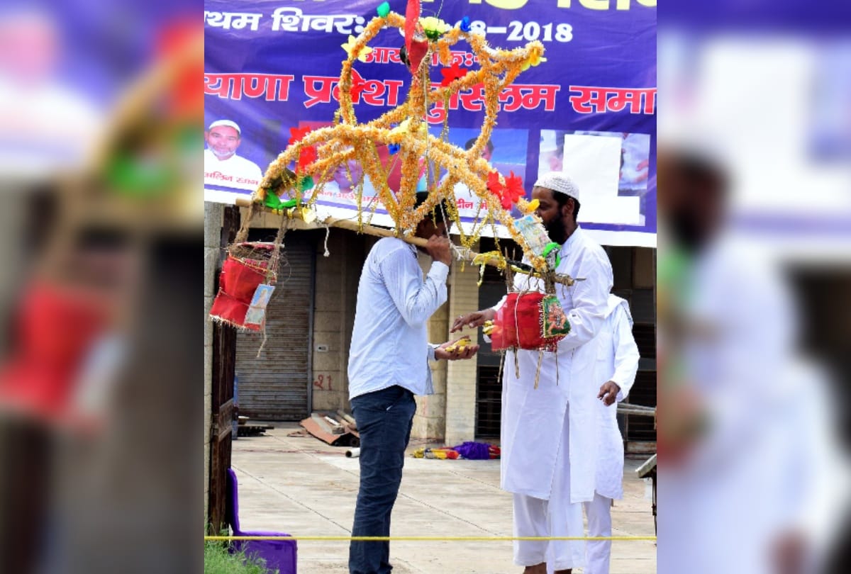 Muslim man welcome Shiva devotee in gurugram