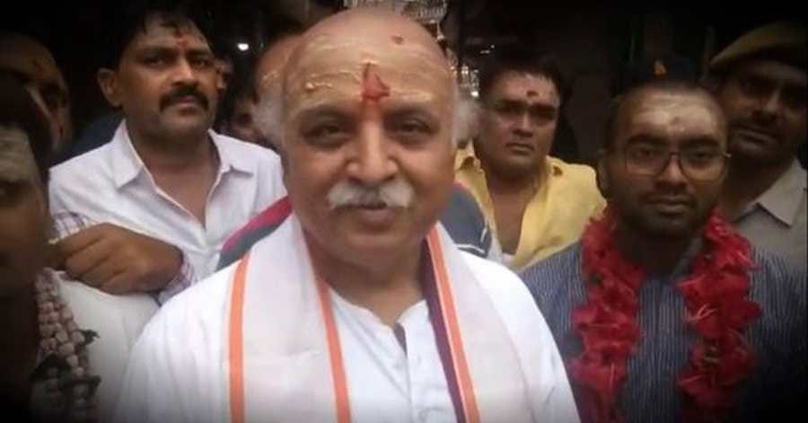Former Vishwa Hindu Parishad  leader Pravin Togadia worship at vishwanath temple