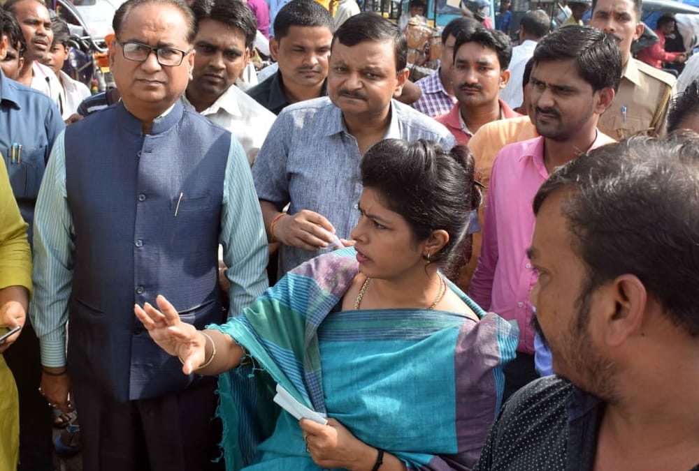 swati singh inspects naveen galla mandi on sitapur road.