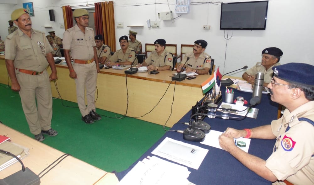 The SP gave the following information to the police officers