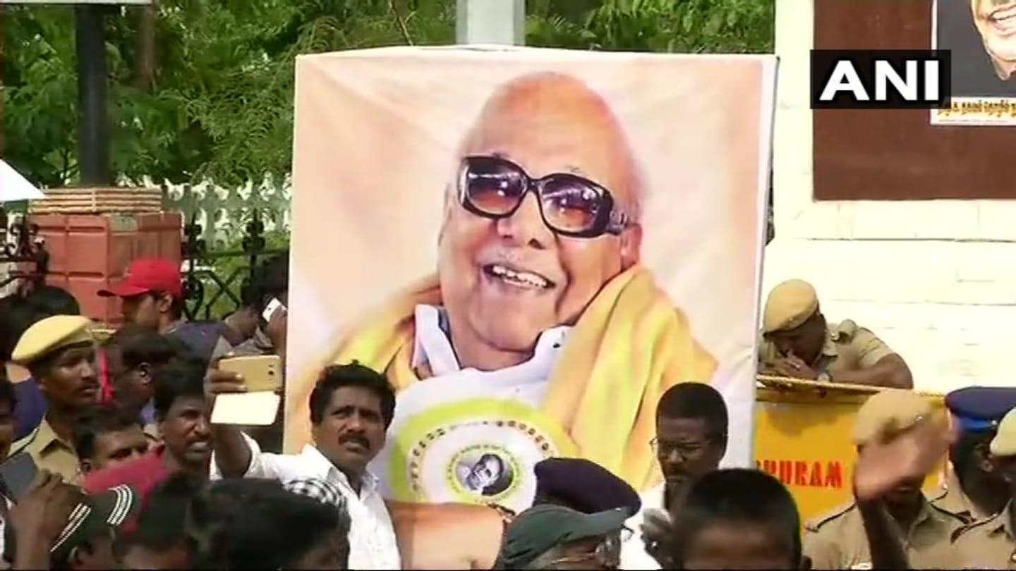 DMK new president MK Stalin, Karunanidhi was the only crown from 49 years