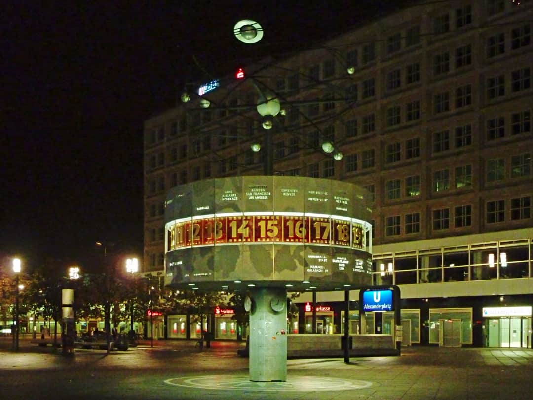 People can see the time of 148 major cities of the world from this World Clock