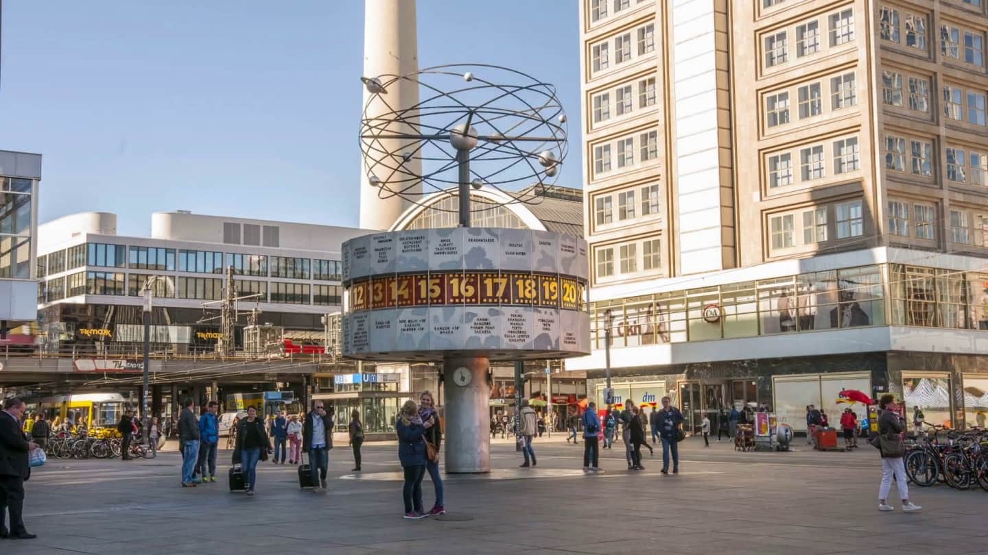 People can see the time of 148 major cities of the world from this World Clock