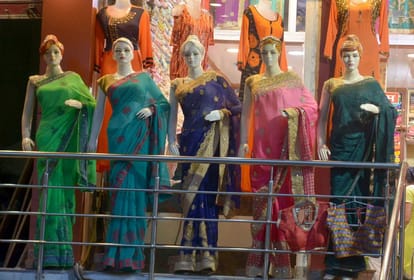 lahariya sarre is symbol of luck and culture