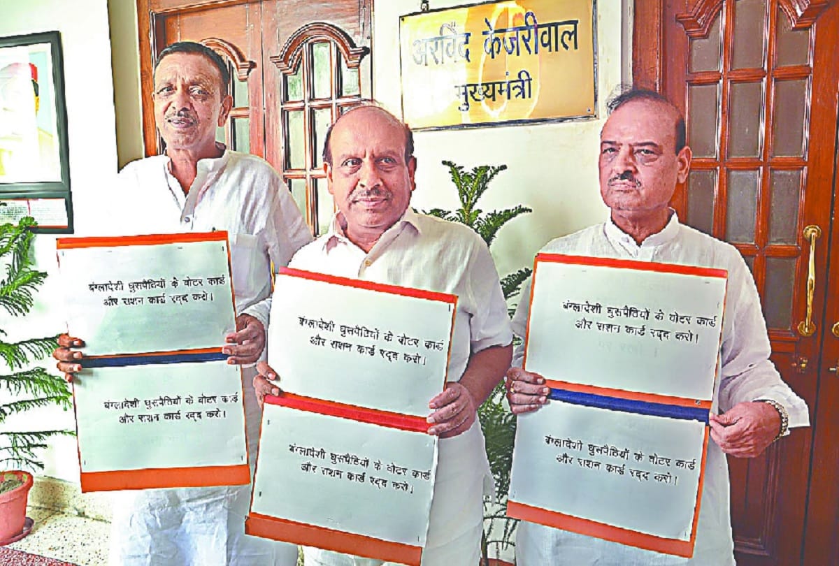 opposition Leader vijender gupta expelled from delhi assembly