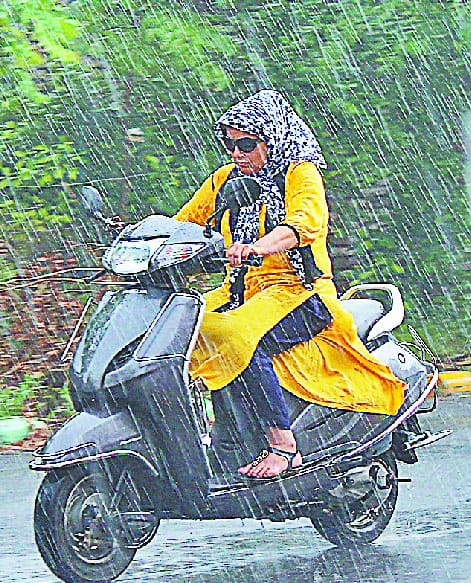 aarish se badla mausam