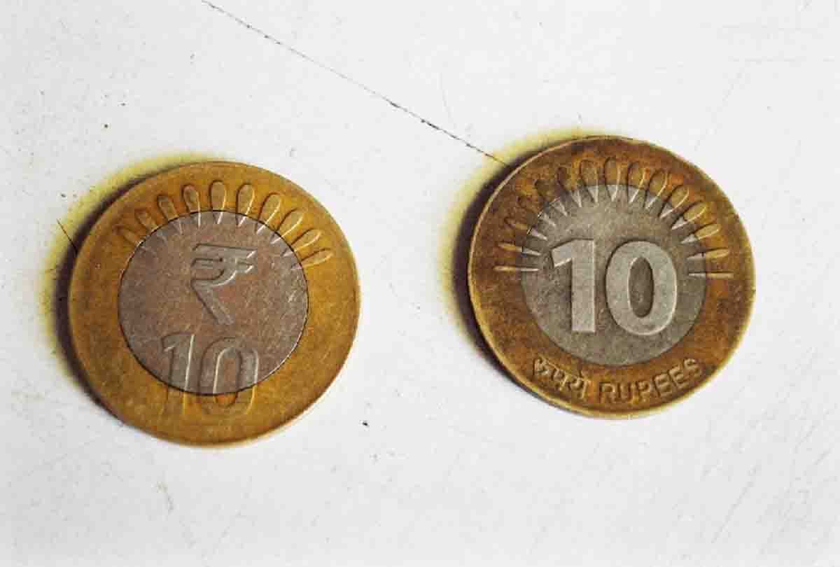 Confusion on 10 rupee coin and reality