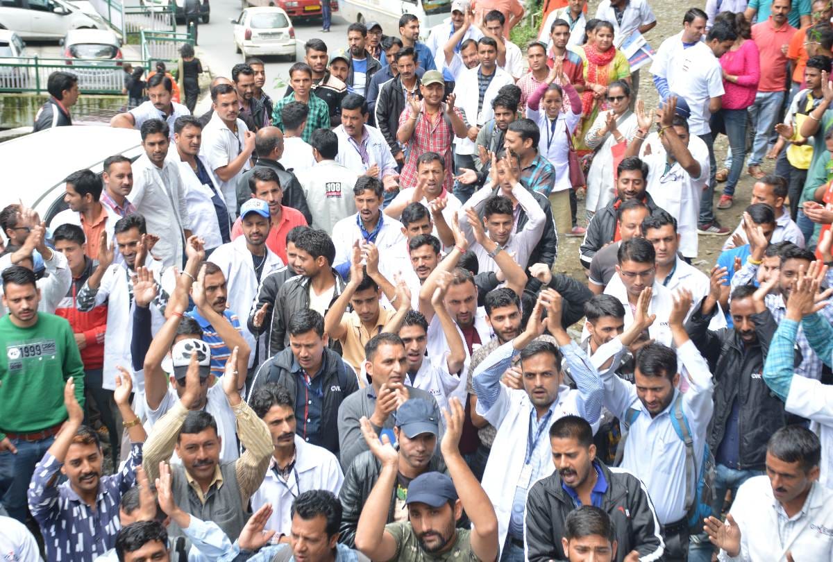 Thousands of employees gathered in the Collectorate