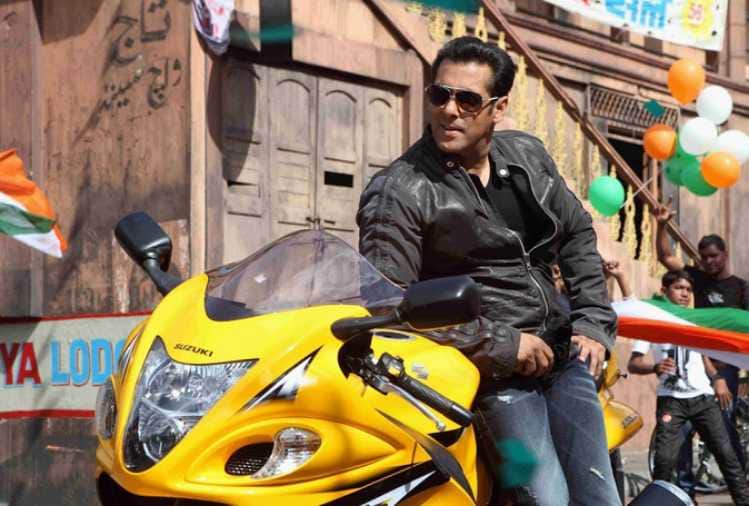 yashraj offer dhoom 4 to salman khan but he rejected